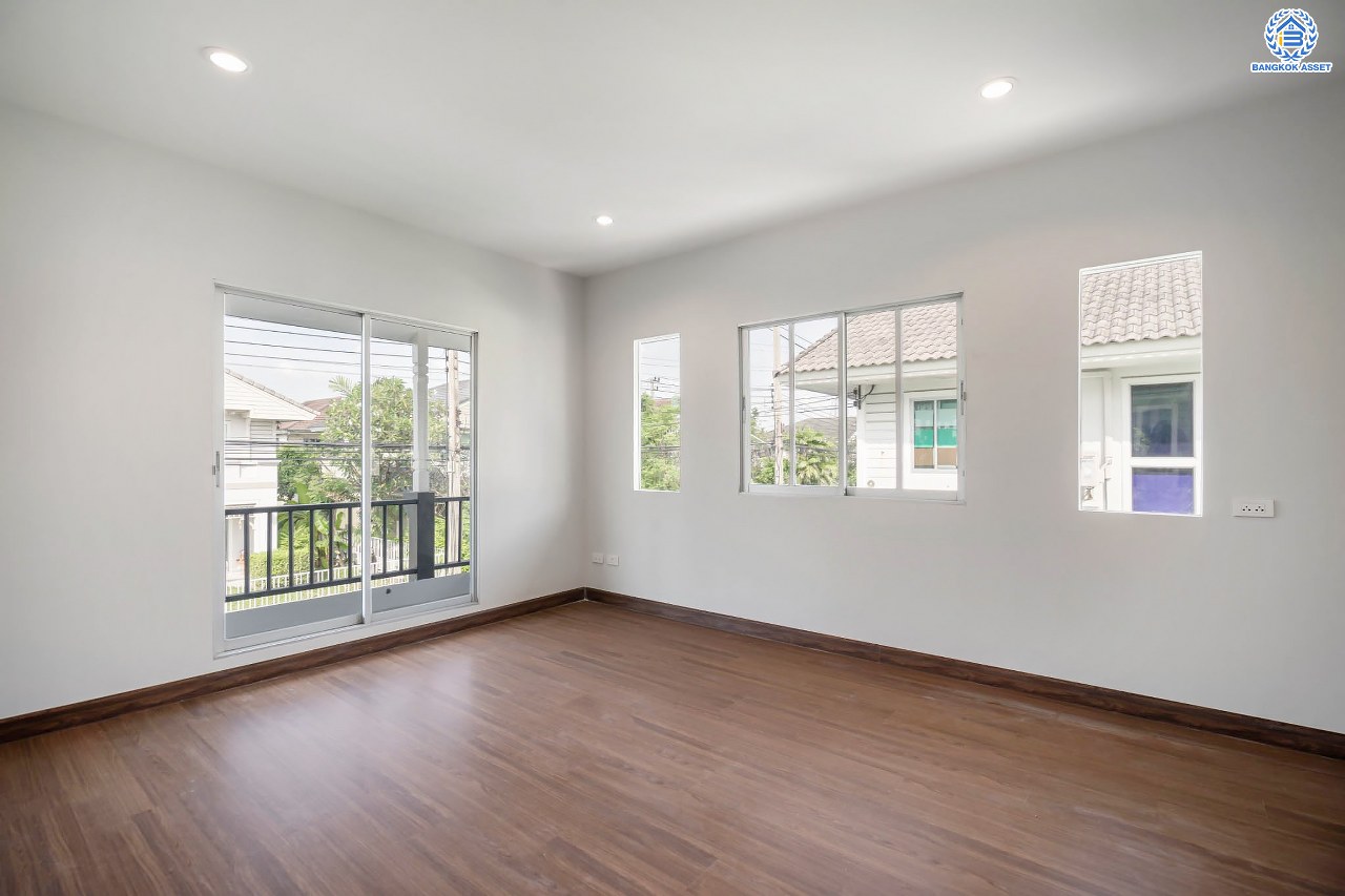 บ้านมือสองตกแต่งใหม่ โครงการ พฤกษ์ลดา พุทธสาคร แบรนด์ LH รองรับทุกความสุข เนื้อที่ 53.1 ตร.ว. ฟังก์ชัน 3 ห้องนอน 2 ห้องน้ำ จอดรถได้ 2 คัน บนทำเลใกล้ The Mall บางแค และเชื่อมต่อถนนเพชรเกษม, ถนนพุทธมณฑลสาย4 ใกล้โครงการรถไฟฟ้าสายสีน้ำเงิน "สถานีหลักสอง"